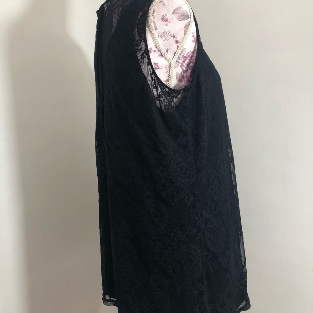 Cabi Lace Sleeveless Top(47) - Picture 4 of 6